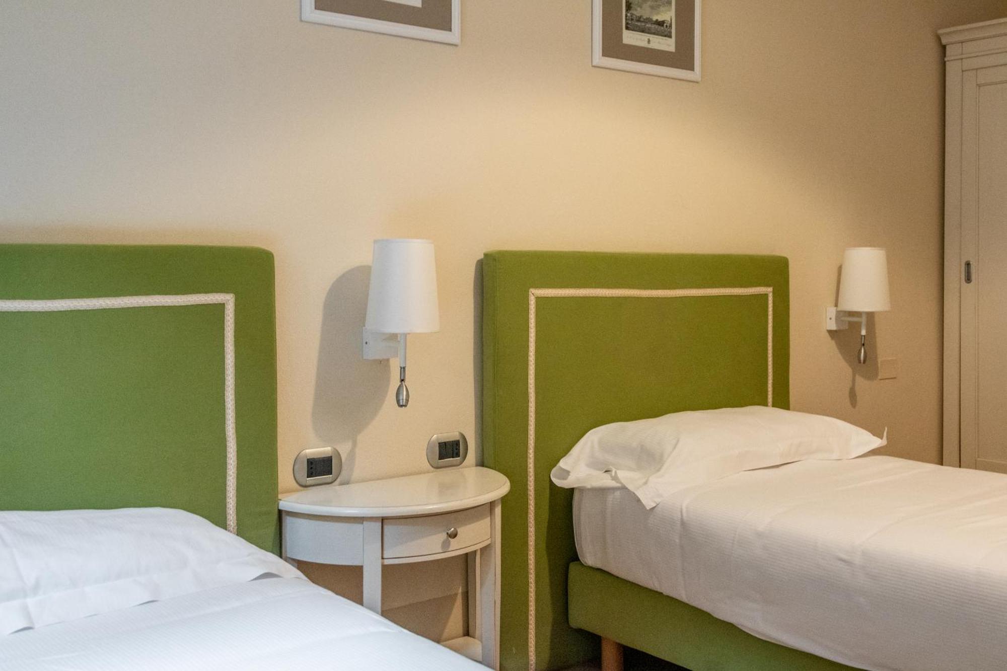 Casa Isolani Luxury Rooms Piazza Maggiore Guest house 2*