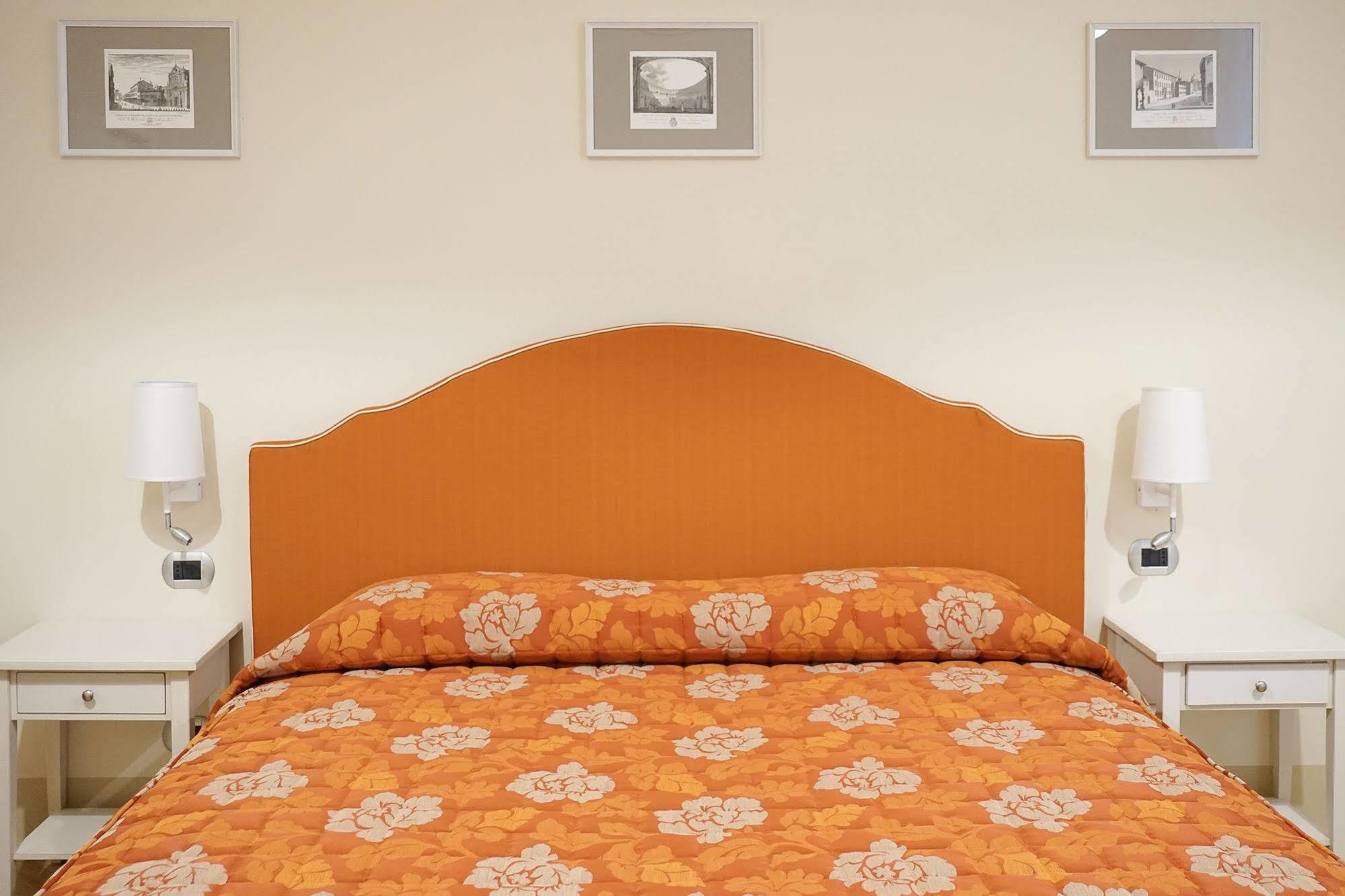 Guest house Casa Isolani Luxury Rooms Piazza Maggiore 2*
